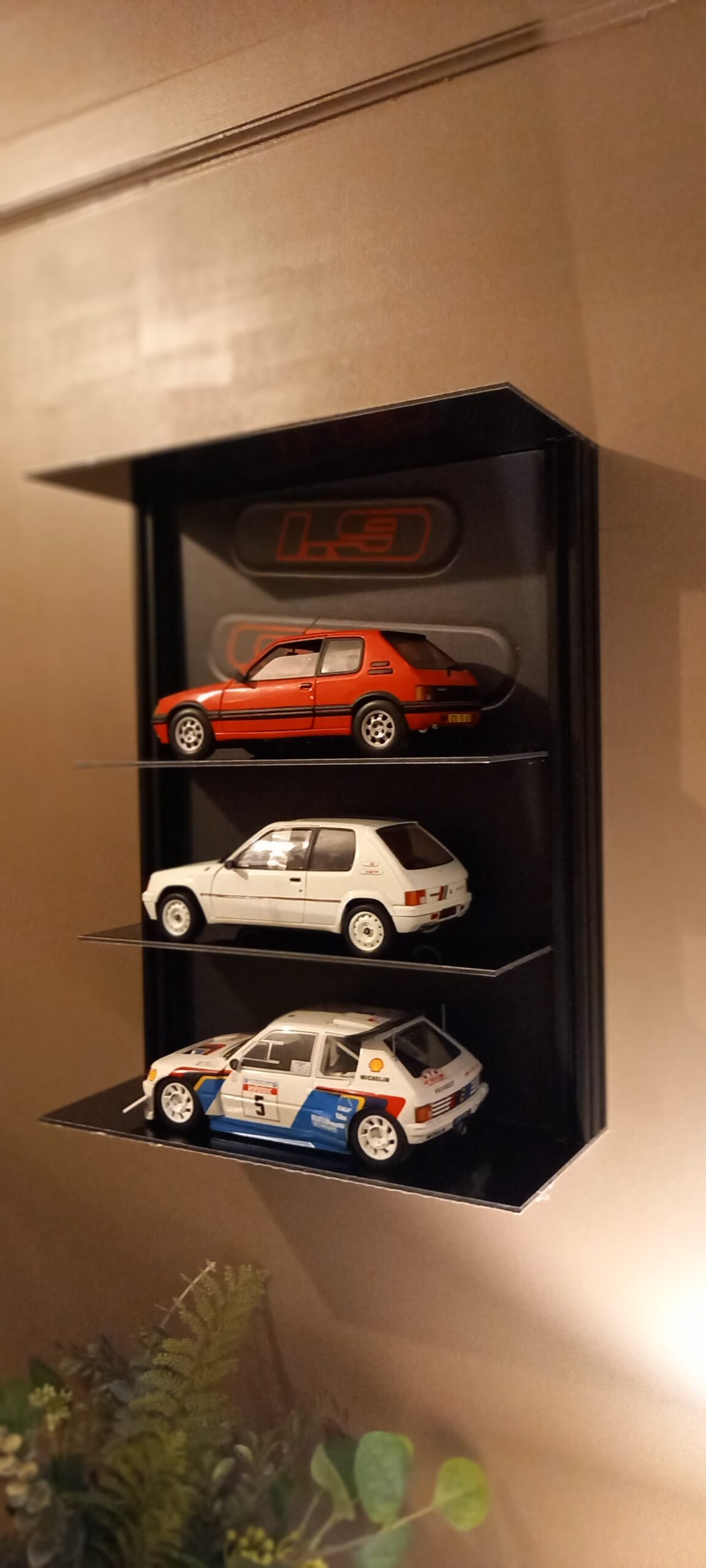 Peugeot 205 GTI 1/18 V-trine (hangmodel) - Afbeelding 2