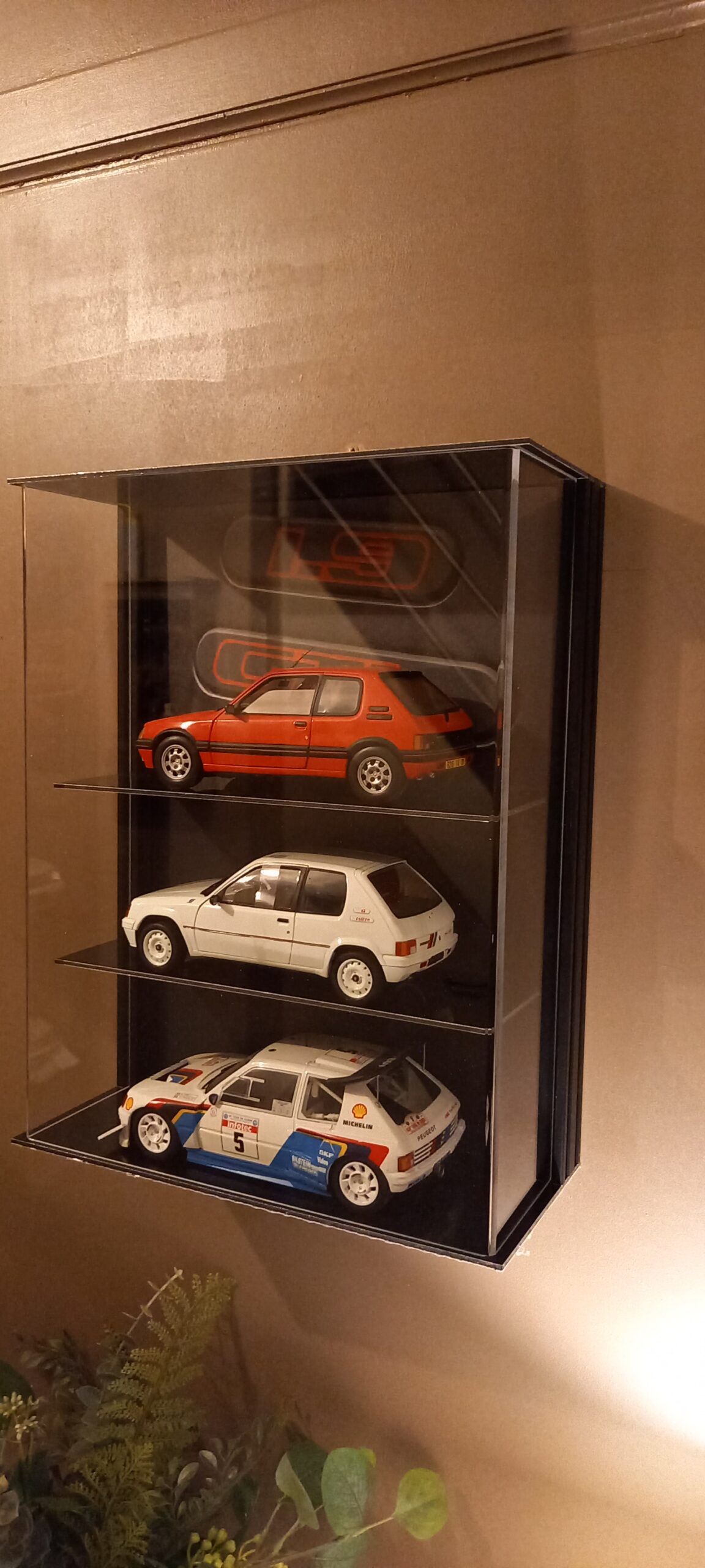 Peugeot 205 GTI 1/18 V-trine (hangmodel) - Afbeelding 3
